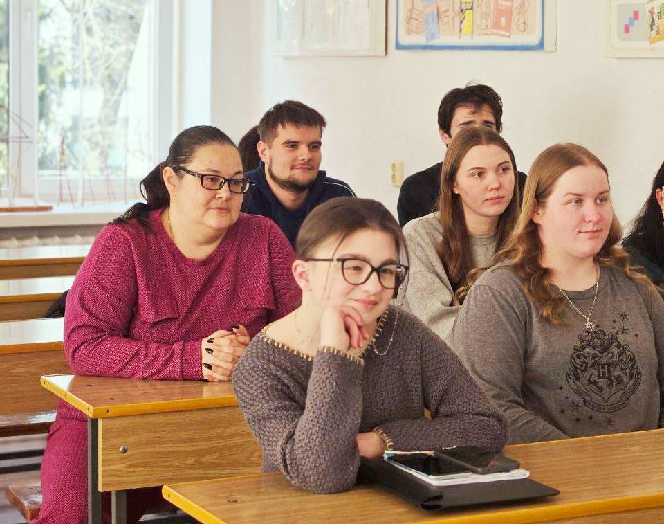 Студенти разом з Ганною Гоменюк -завідувачем кафедри